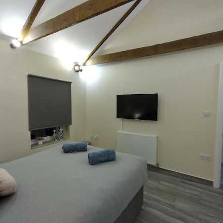Queens Holiday Apartment بيمبروك دوك المظهر الخارجي الصورة