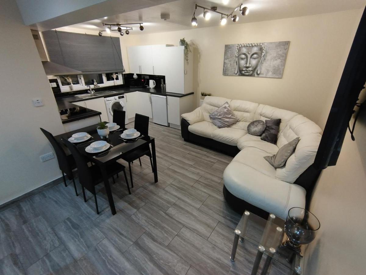 Queens Holiday Apartment بيمبروك دوك المظهر الخارجي الصورة
