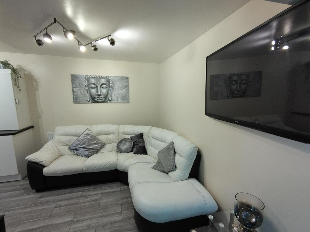 Queens Holiday Apartment بيمبروك دوك المظهر الخارجي الصورة