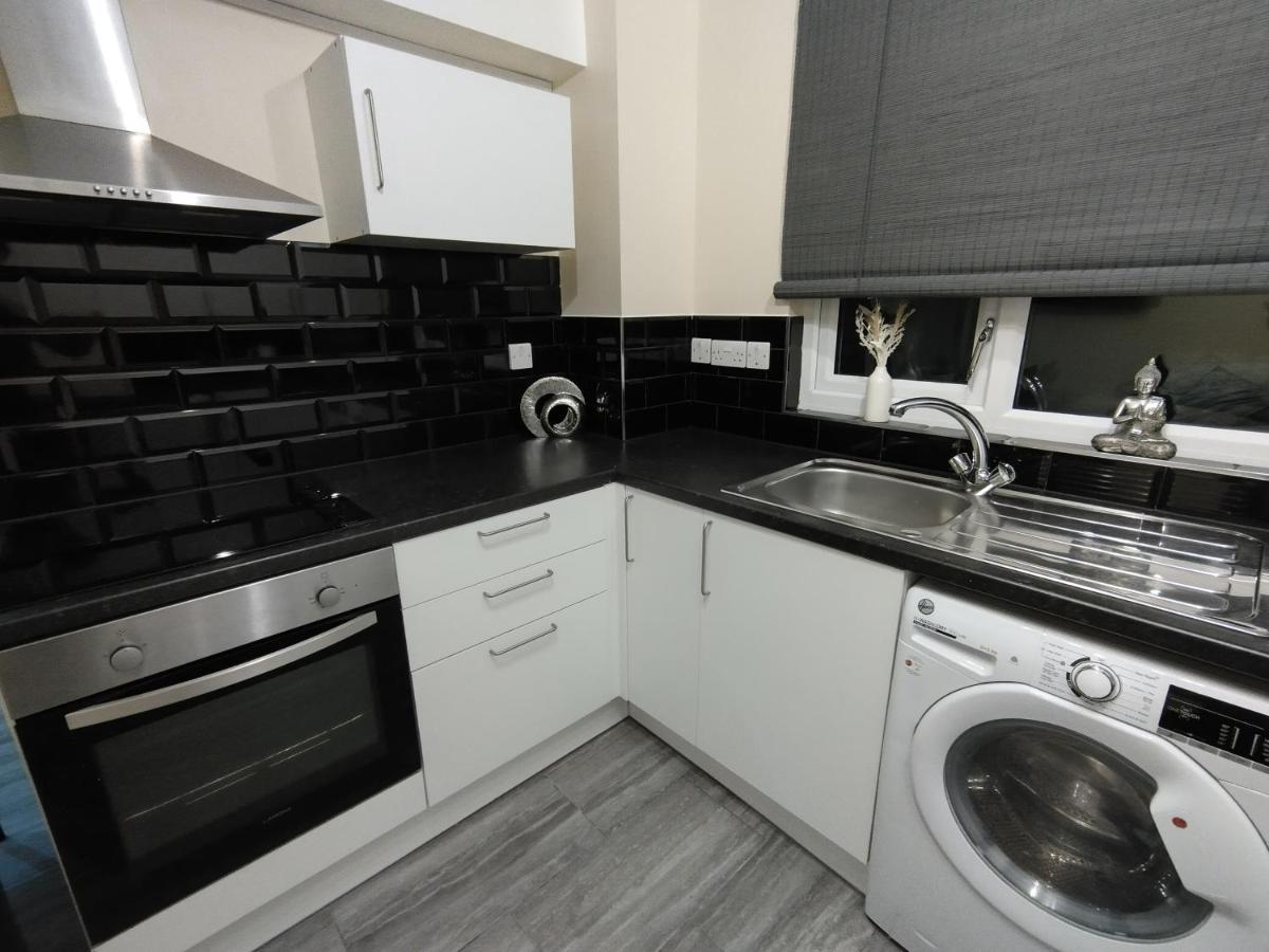 Queens Holiday Apartment بيمبروك دوك المظهر الخارجي الصورة