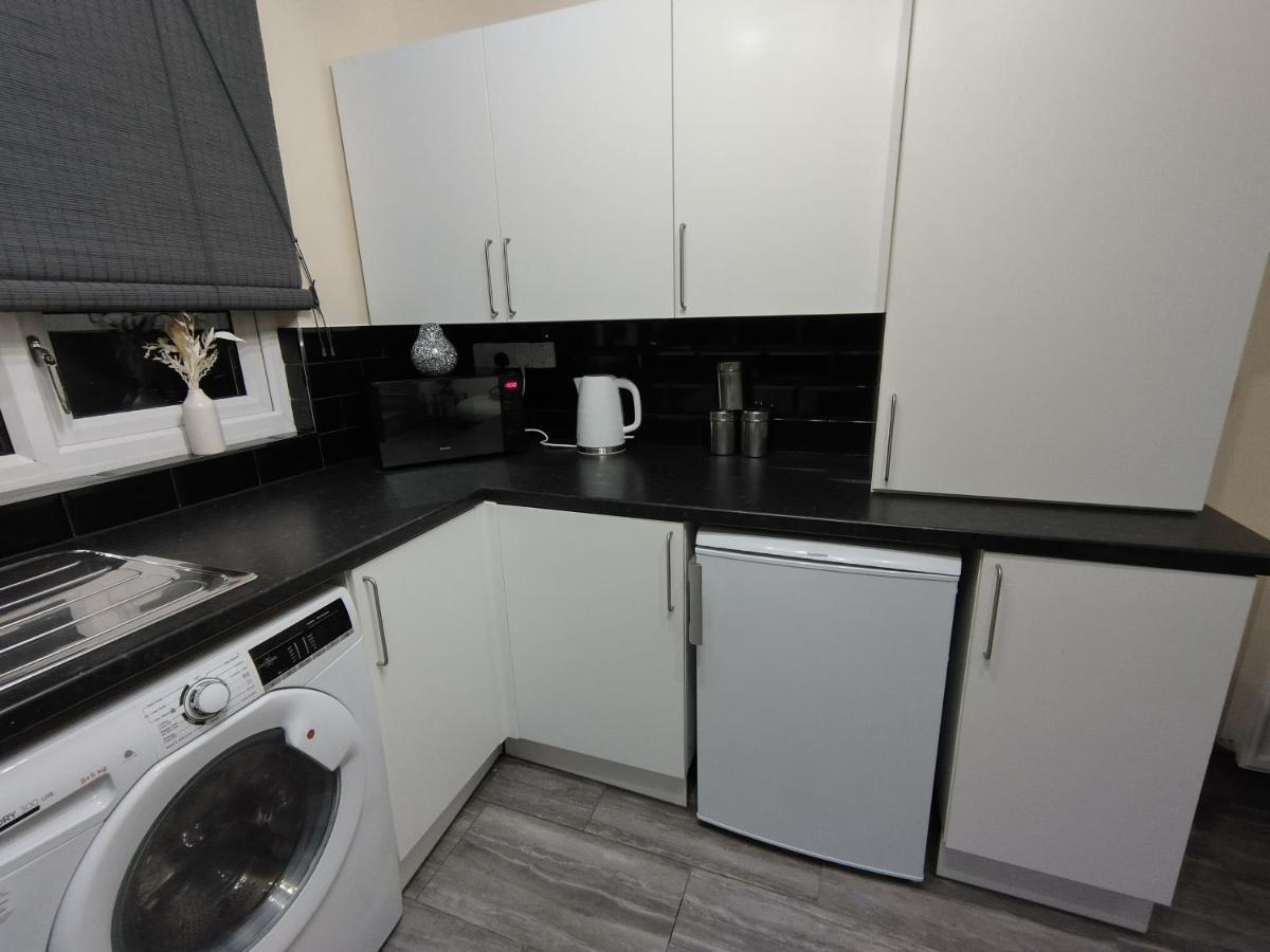 Queens Holiday Apartment بيمبروك دوك المظهر الخارجي الصورة