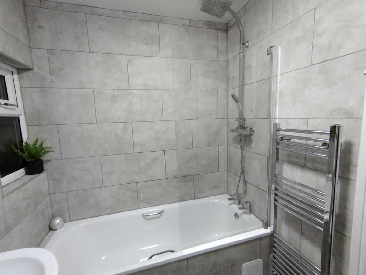 Queens Holiday Apartment بيمبروك دوك المظهر الخارجي الصورة
