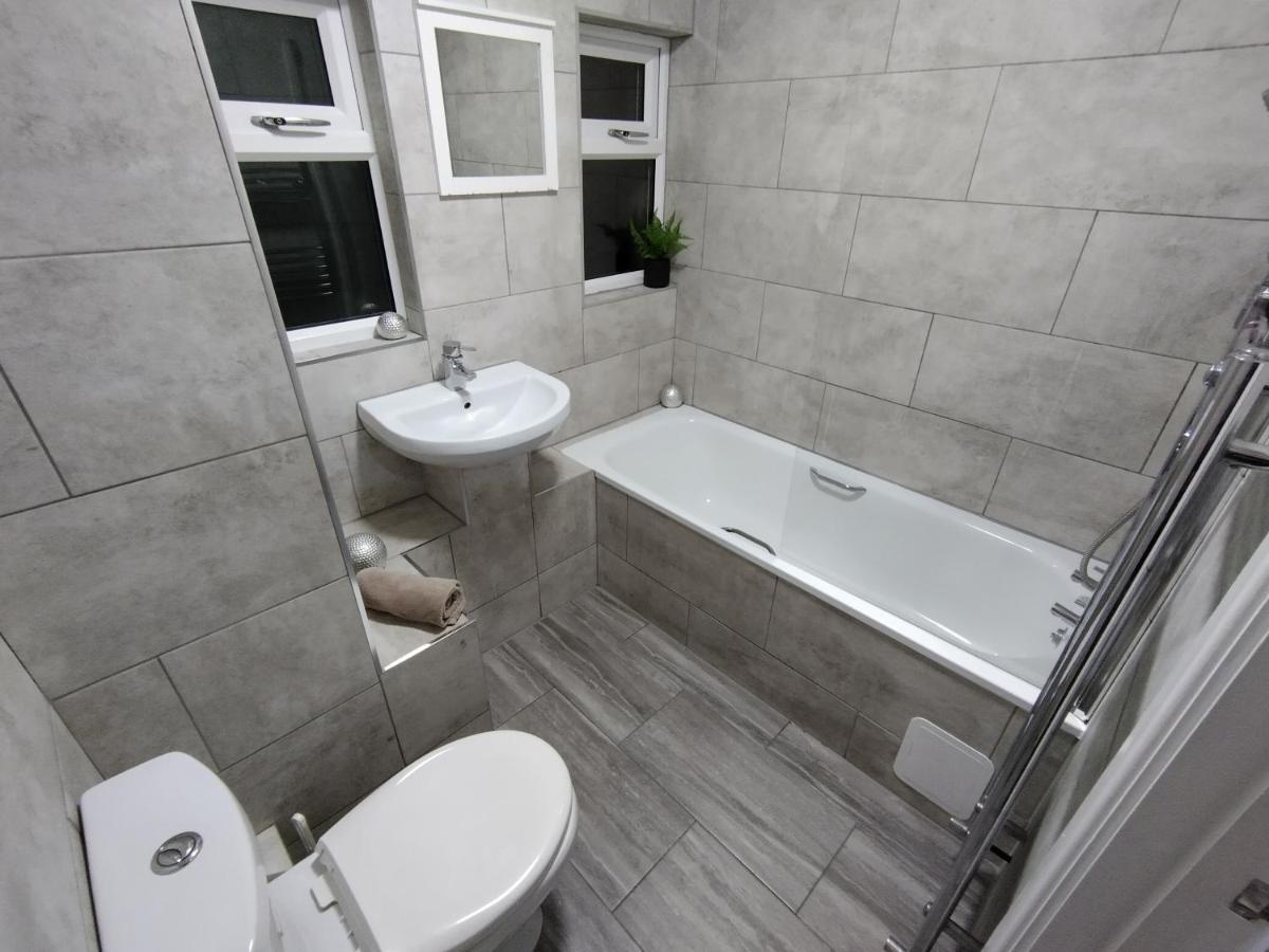 Queens Holiday Apartment بيمبروك دوك المظهر الخارجي الصورة