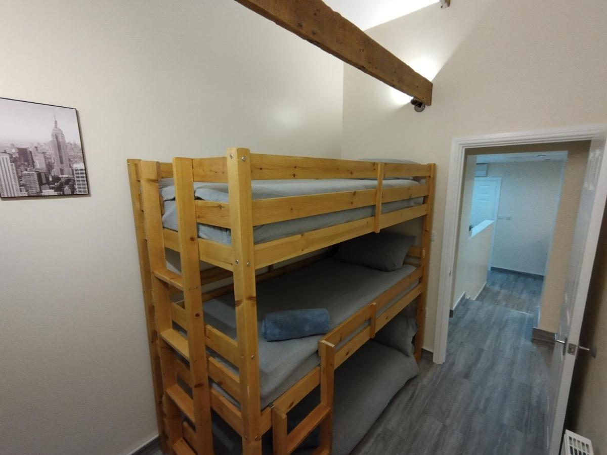 Queens Holiday Apartment بيمبروك دوك المظهر الخارجي الصورة