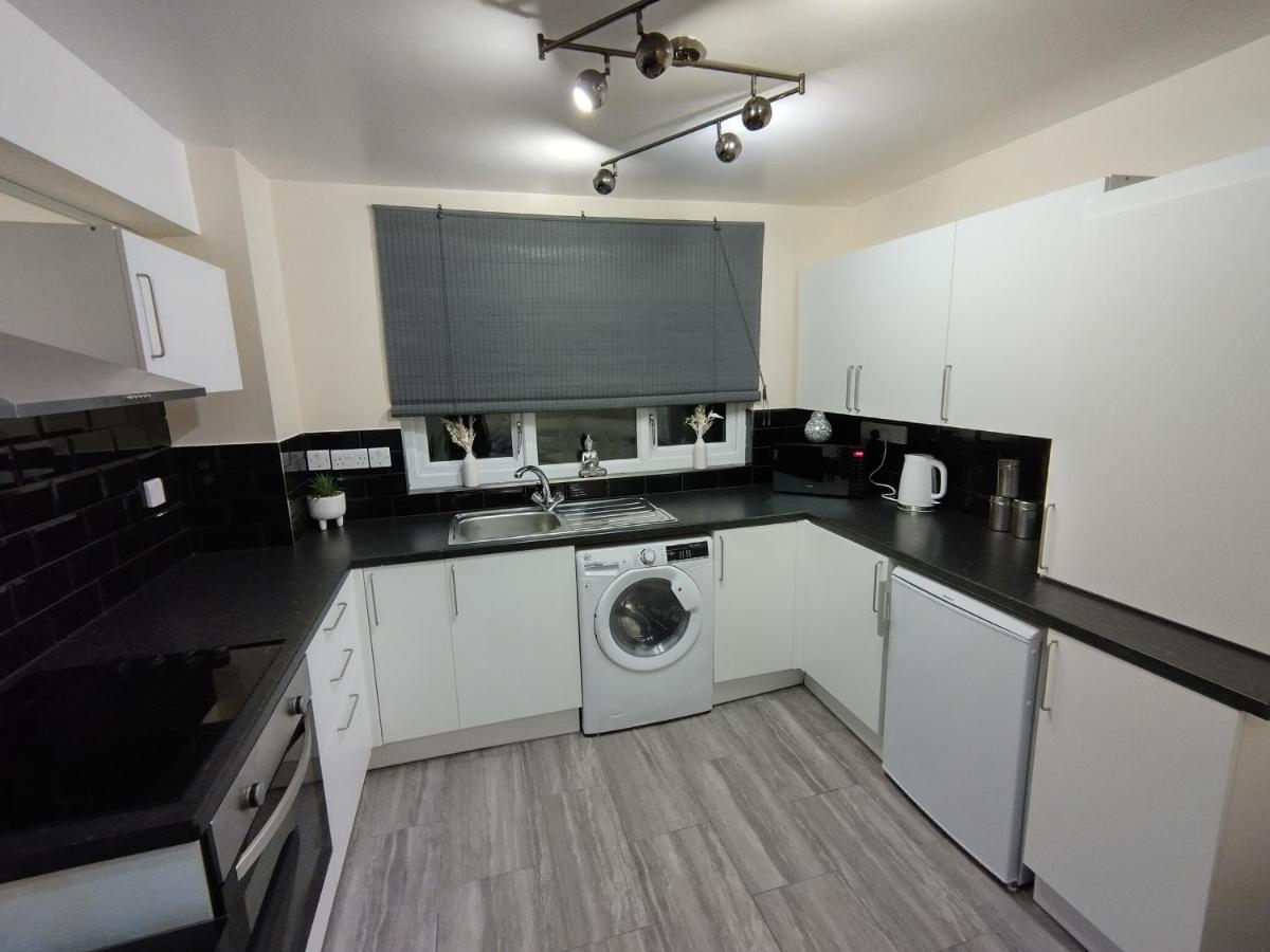 Queens Holiday Apartment بيمبروك دوك المظهر الخارجي الصورة